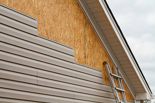Professional Vinyl Siding technician working in Dunbar, PA